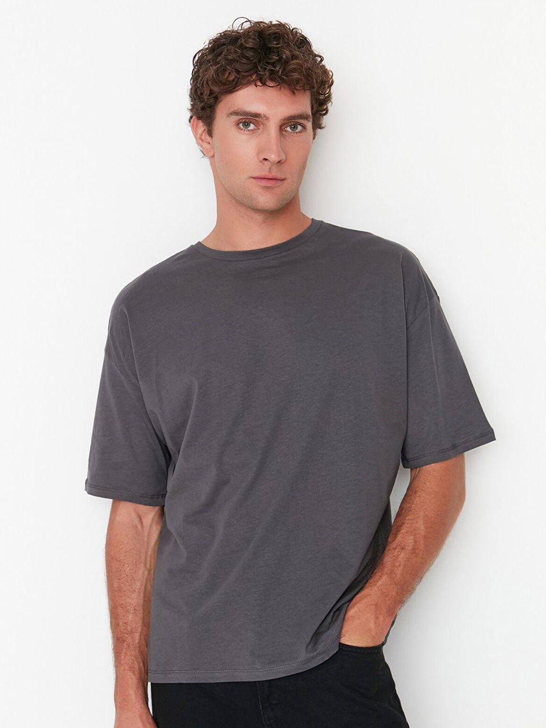 trendyol men charcoal drop-shoulder sleeves t-shirt