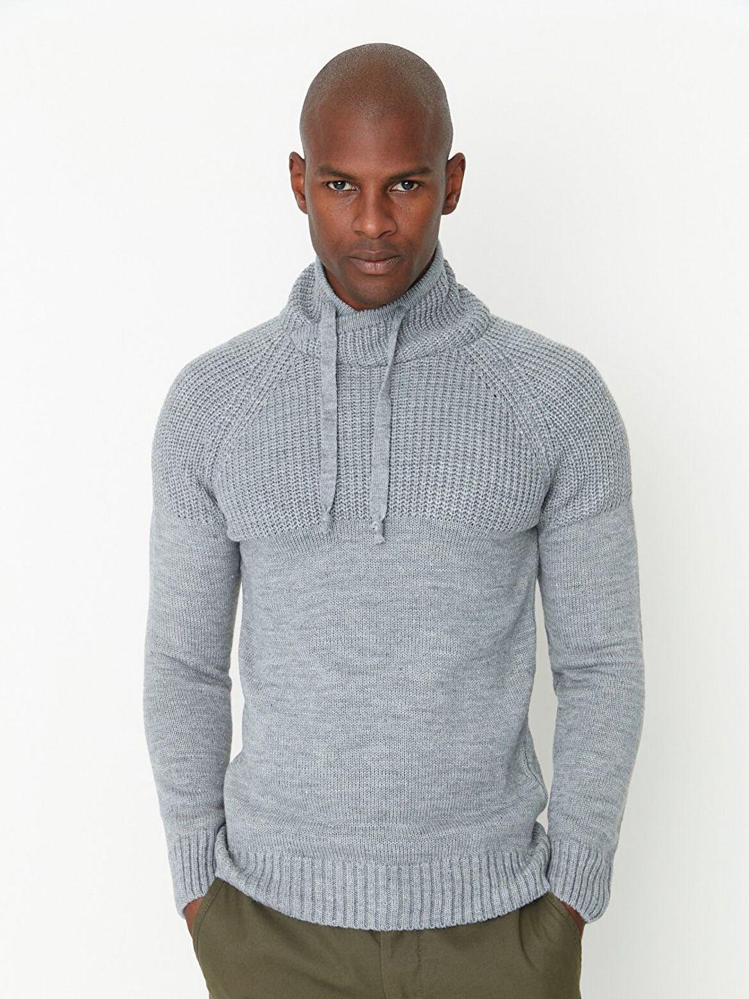 trendyol men grey solid pullover acrylic sweater