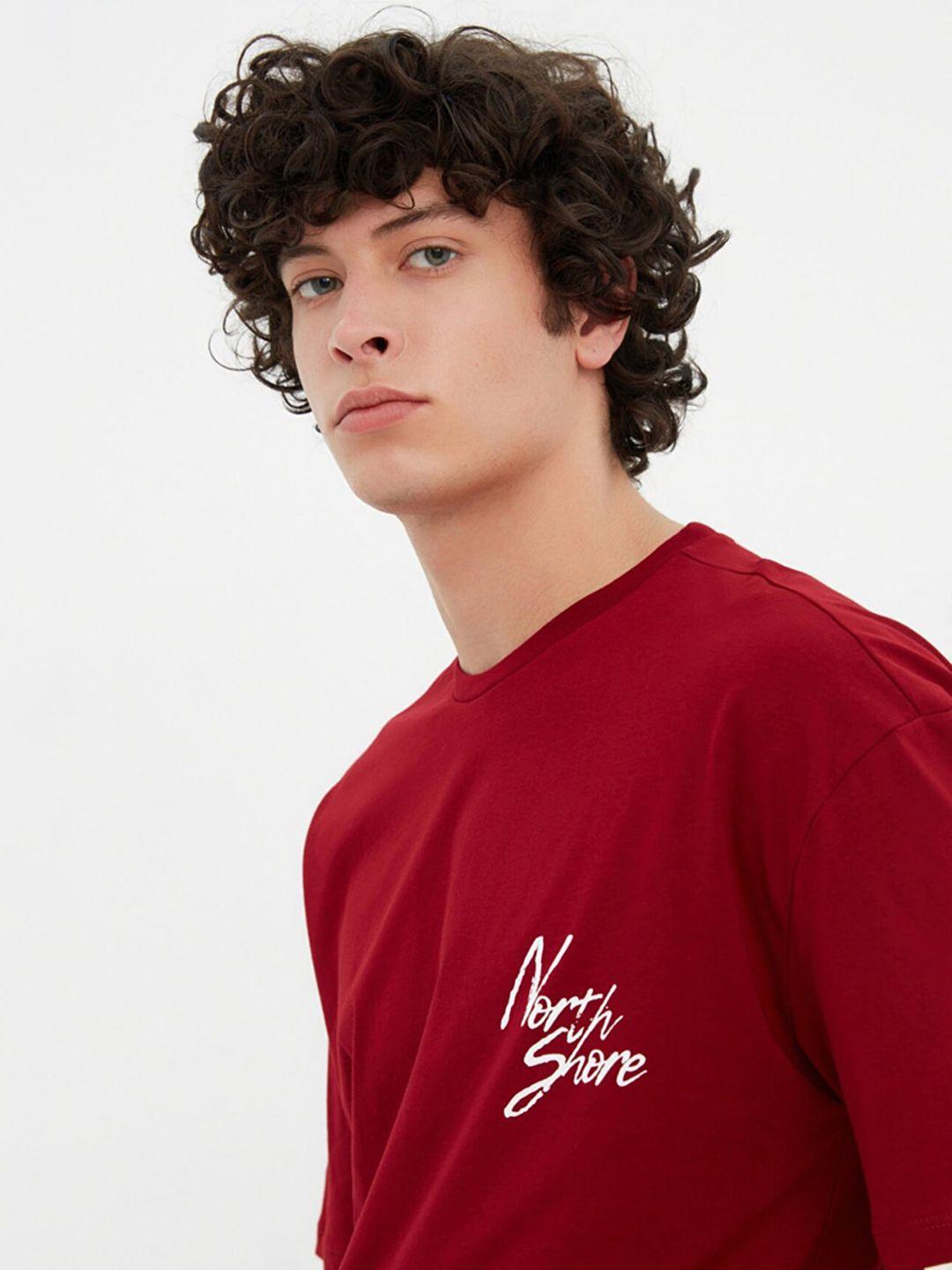 trendyol men maroon typography pure cotton t-shirt