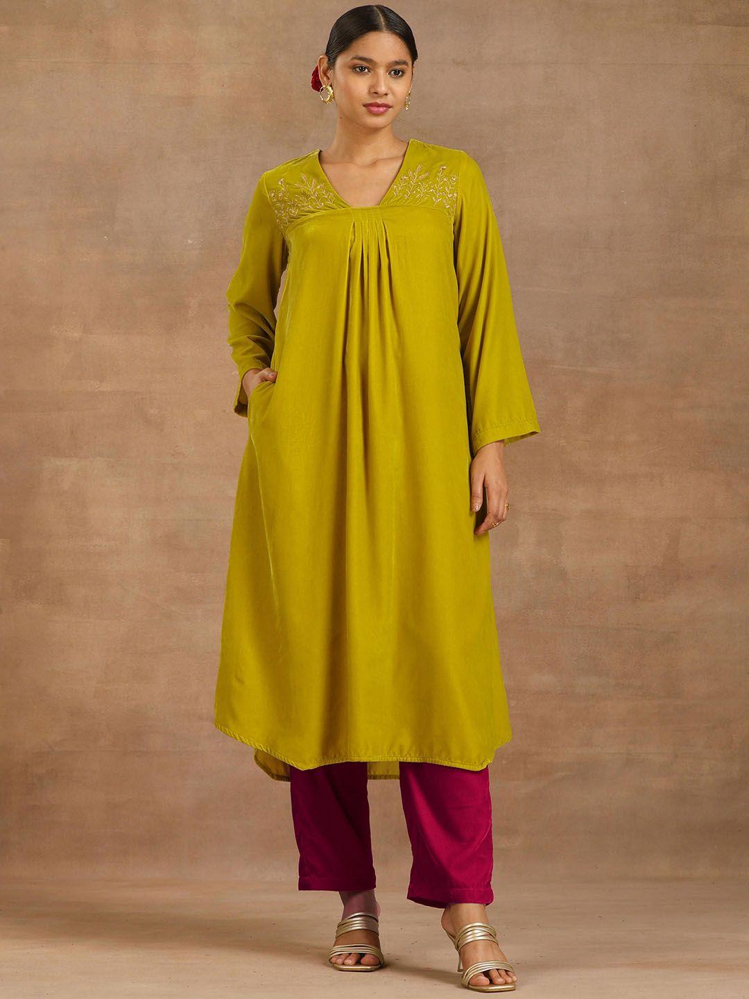 truebrowns embroidered velvet pleated kurta