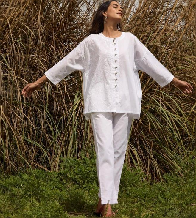 truebrowns white malang-2 cotton embroidered relaxed top with pant co-ord set