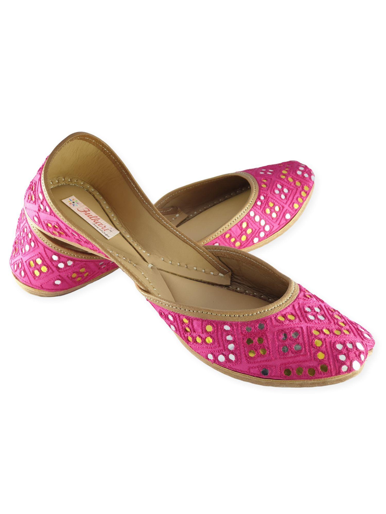 twinkle rani gold leather juttis