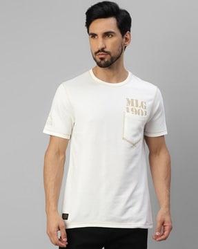 typographic print crew-neck t-shirt with patch pocket