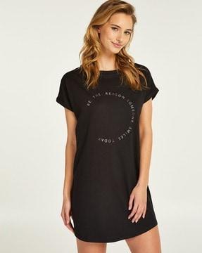 typographic print round-neck nightdress