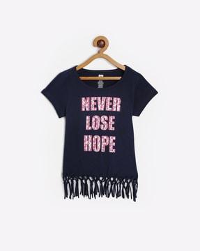 typographic print round-neck top with fringed hem