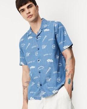 typographic print shirt with notched lapel