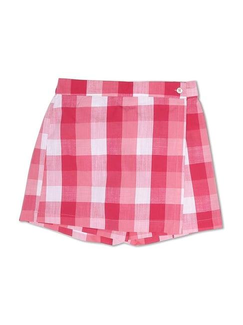 united colors of benetton kids pink & white cotton chequered shorts