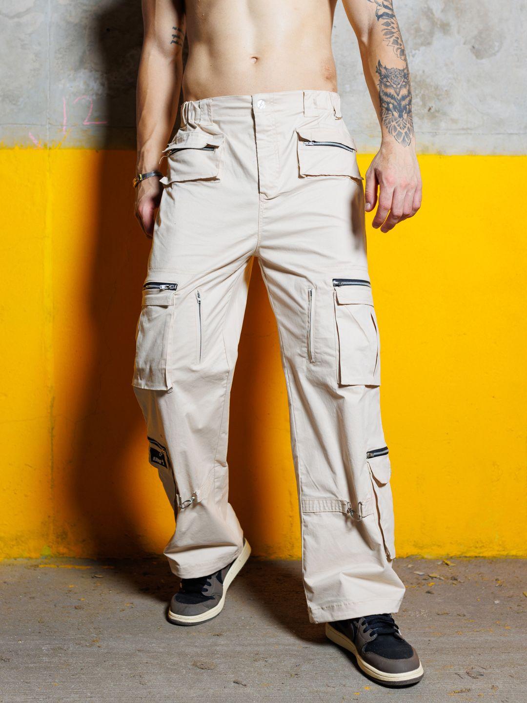 unrl men pure cotton solid mid-rise loose fit cargos trousers