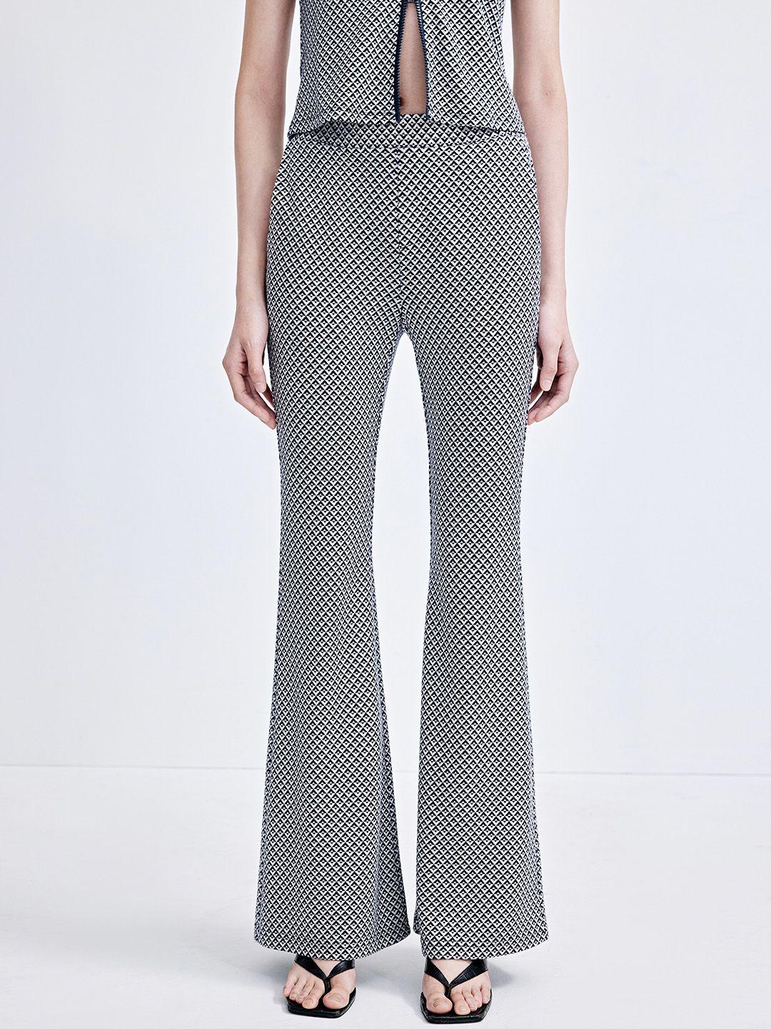 urban revivo women geometric printed high-rise trousers