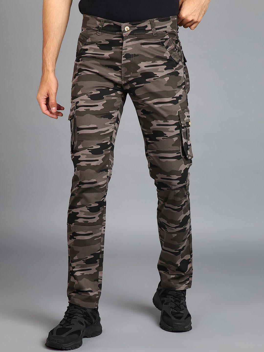 urbano fashion men mid-rise camouflage printed cargos trousers