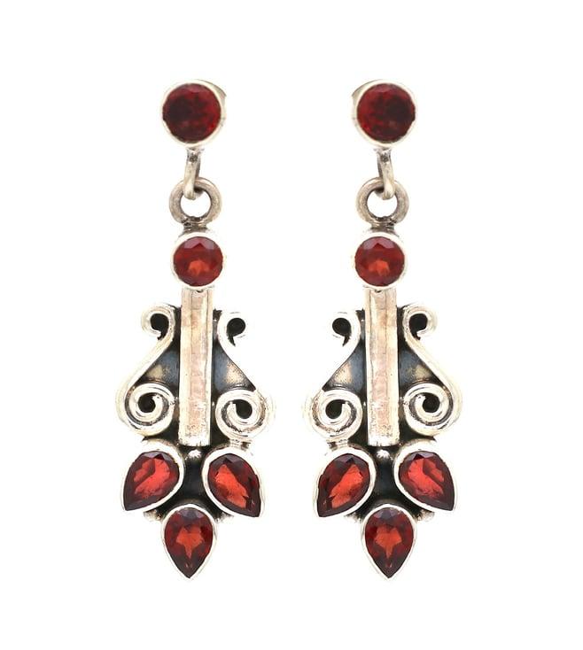 v and a jewels leaf earring in garnet gemstone