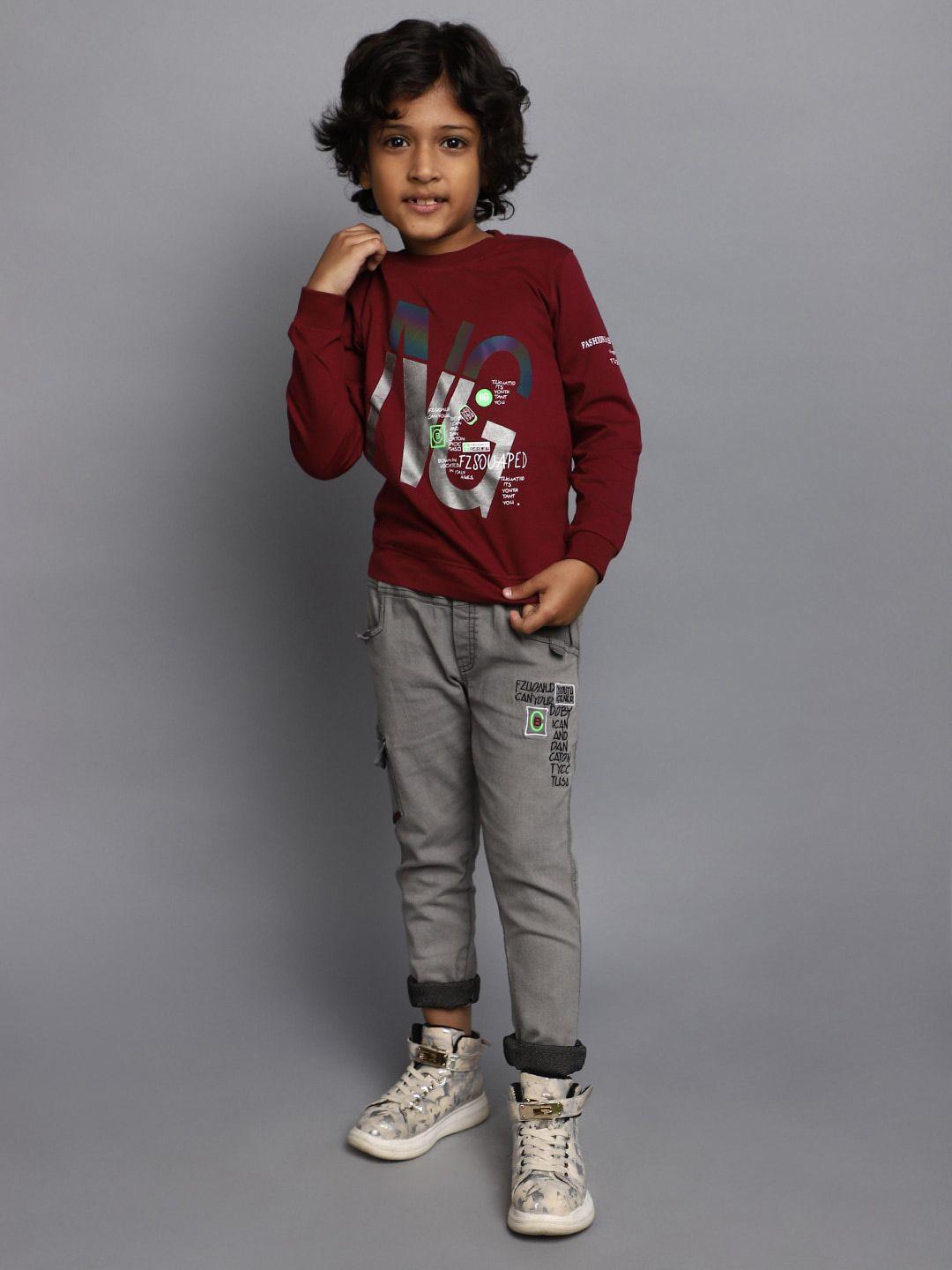 v-mart boys printed t-shirt with trousers