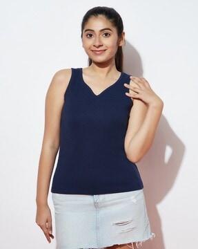 v-neck fitted top