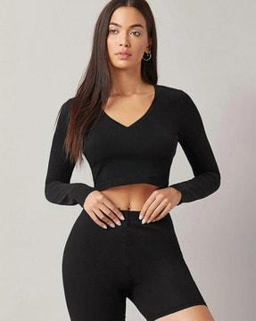 v-neck crop top