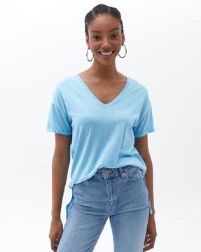 v-neck drop-shoulder t-shirt