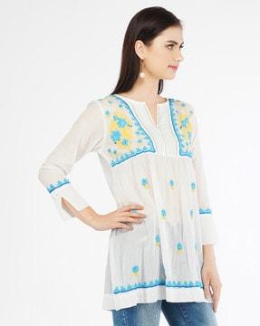 v-neck embroidered regular top