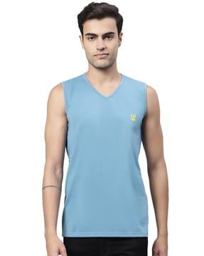 v-neck gym t-shirt with brand print