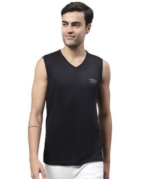 v-neck gym t-shirt with brand print