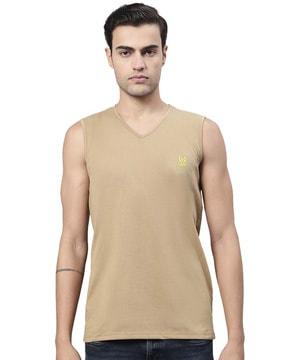 v-neck gym t-shirt with brand print