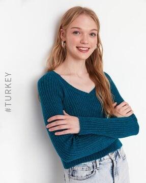 v-neck knitted pullover with raglan sleeves