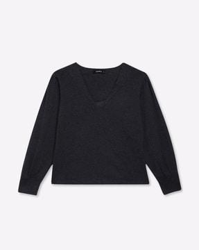 v-neck pullover with cuffed sleeves
