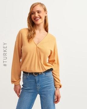 v-neck pullover with puff sleeves