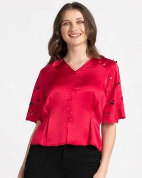 v-neck shirt with flower applique