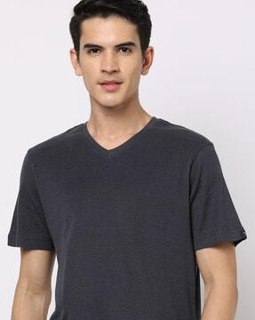 v-neck slim fit t-shirt