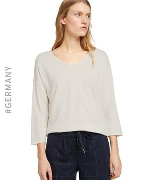 v-neck sweatshirt with ribbed hems