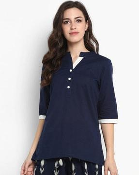 v-neck tailored fit top