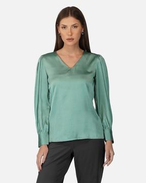 v-neck top with cuffed sleeves