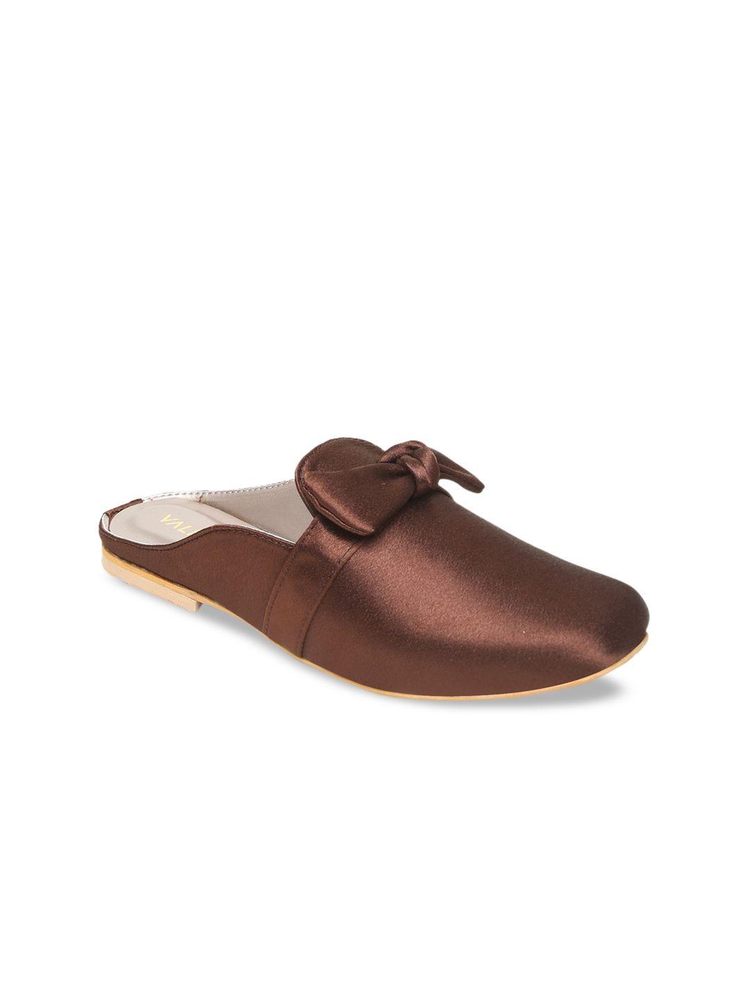 valiosaa women brown solid mules