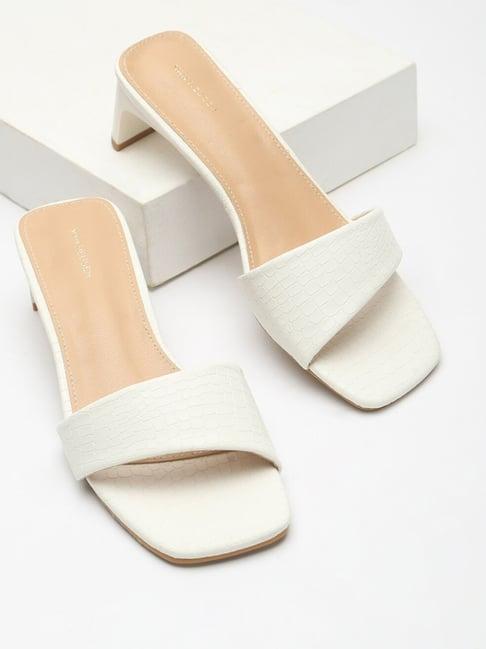 van heusen women's white casual sandals