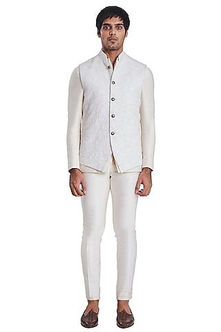 vanilla white sleeveless jacket