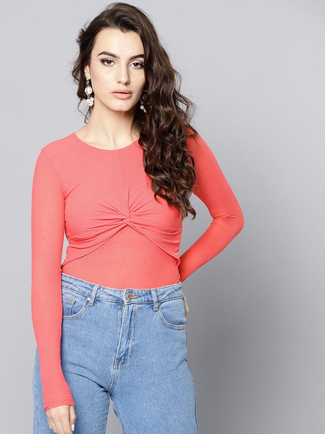 veni vidi vici women coral pink solid cropped fitted top