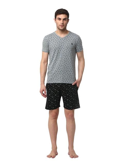 vimal jonney grey & black printed t-shirt & shorts