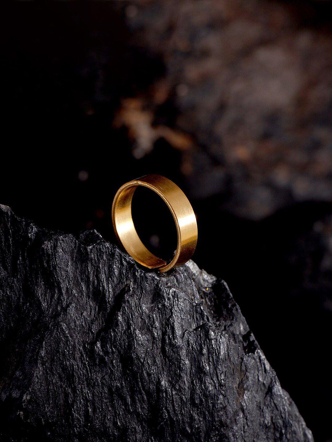 viraasi men gold-toned band finger ring