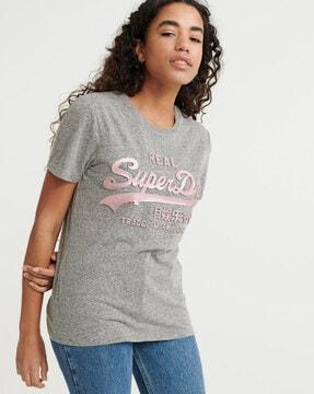 vl t-shirt with glitter embossed typography