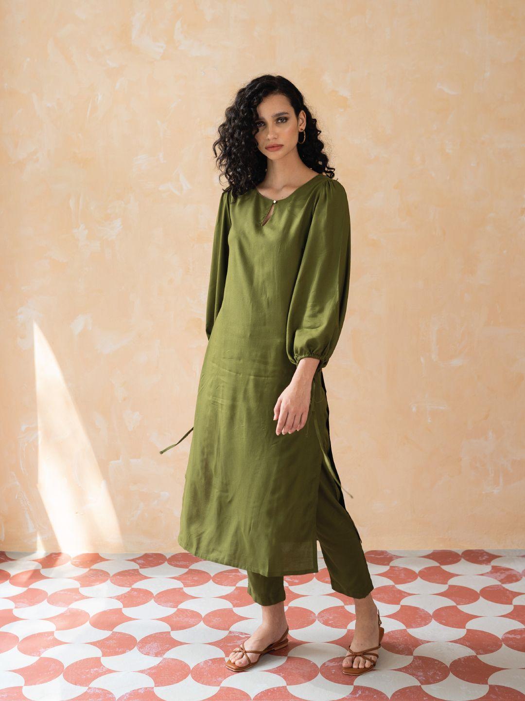 w women green puffed sleeves kurta with slim pants co-ord set