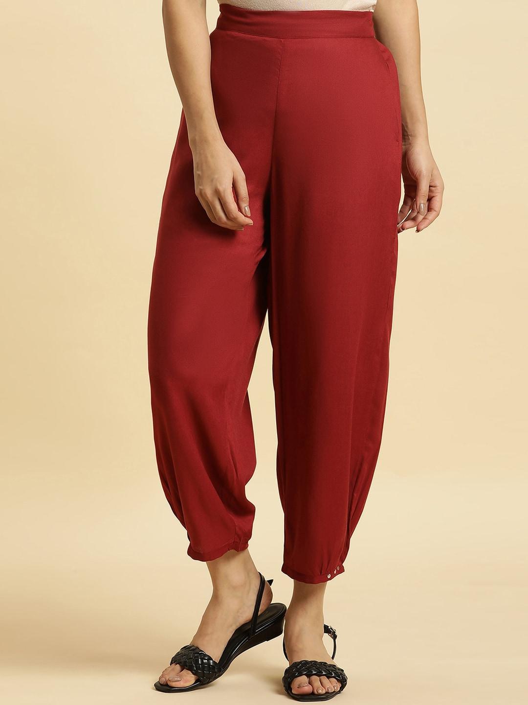 w women straight fit mid-rise plain cropped trousers