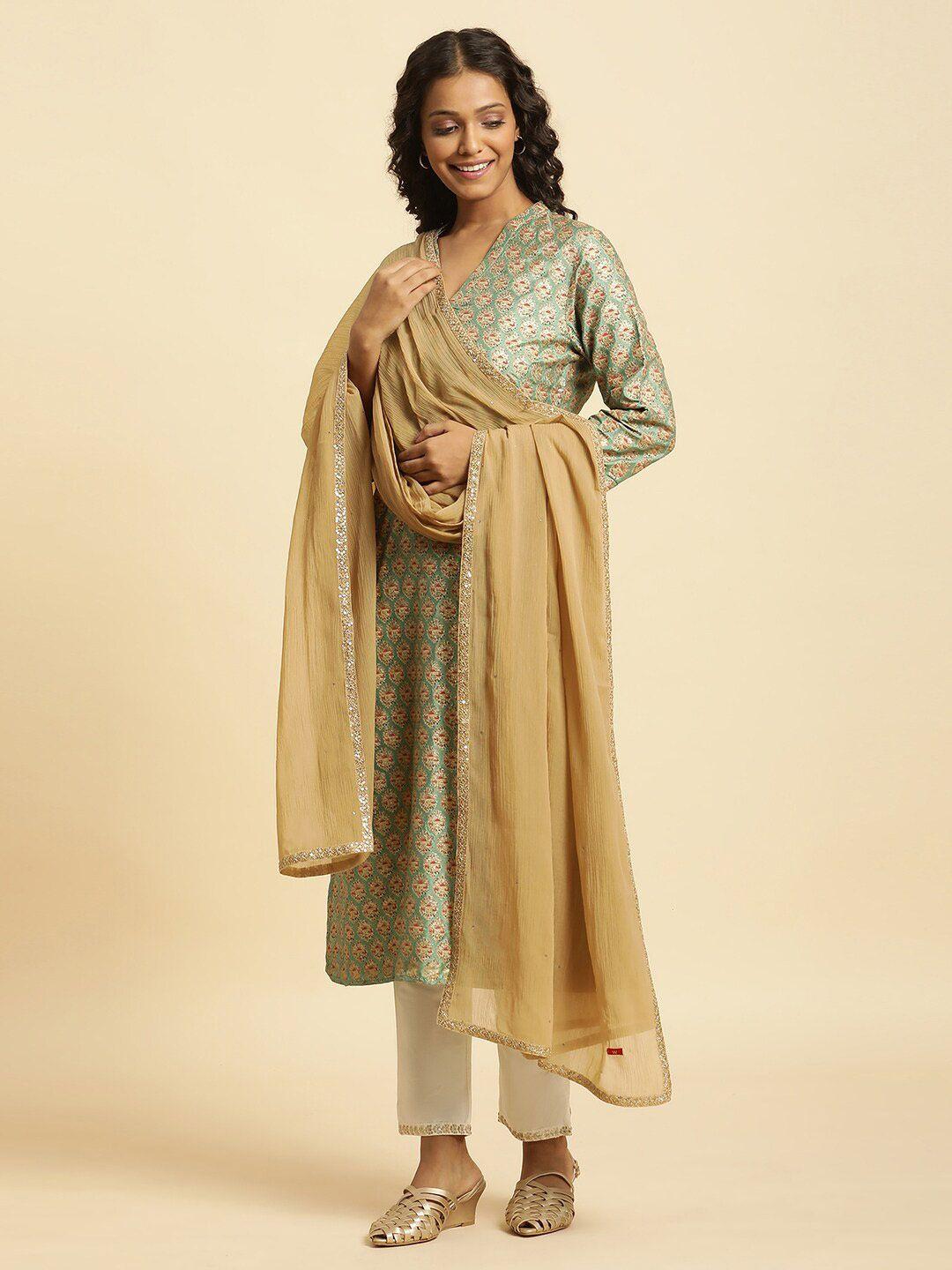 w gold-toned dupatta