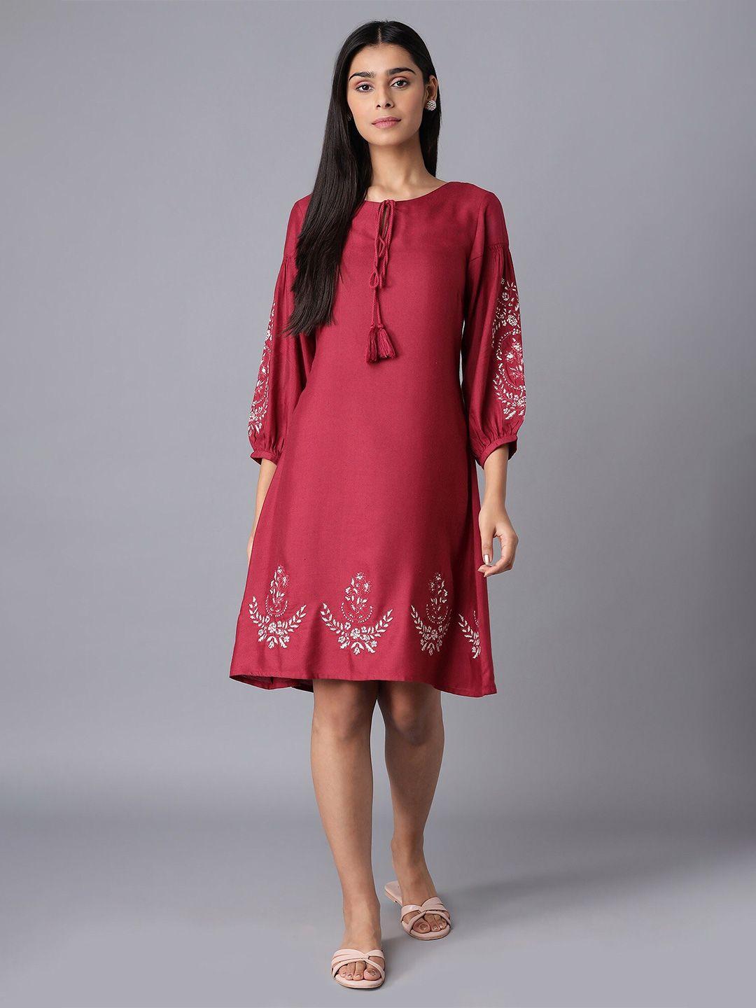 w red & white ethnic motifs embroidered tie-up neck a-line dress