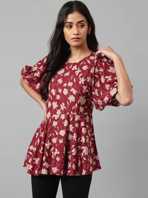 w red floral print top