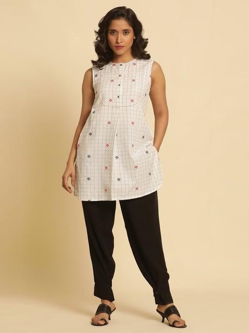 w white cotton embroidered tunic