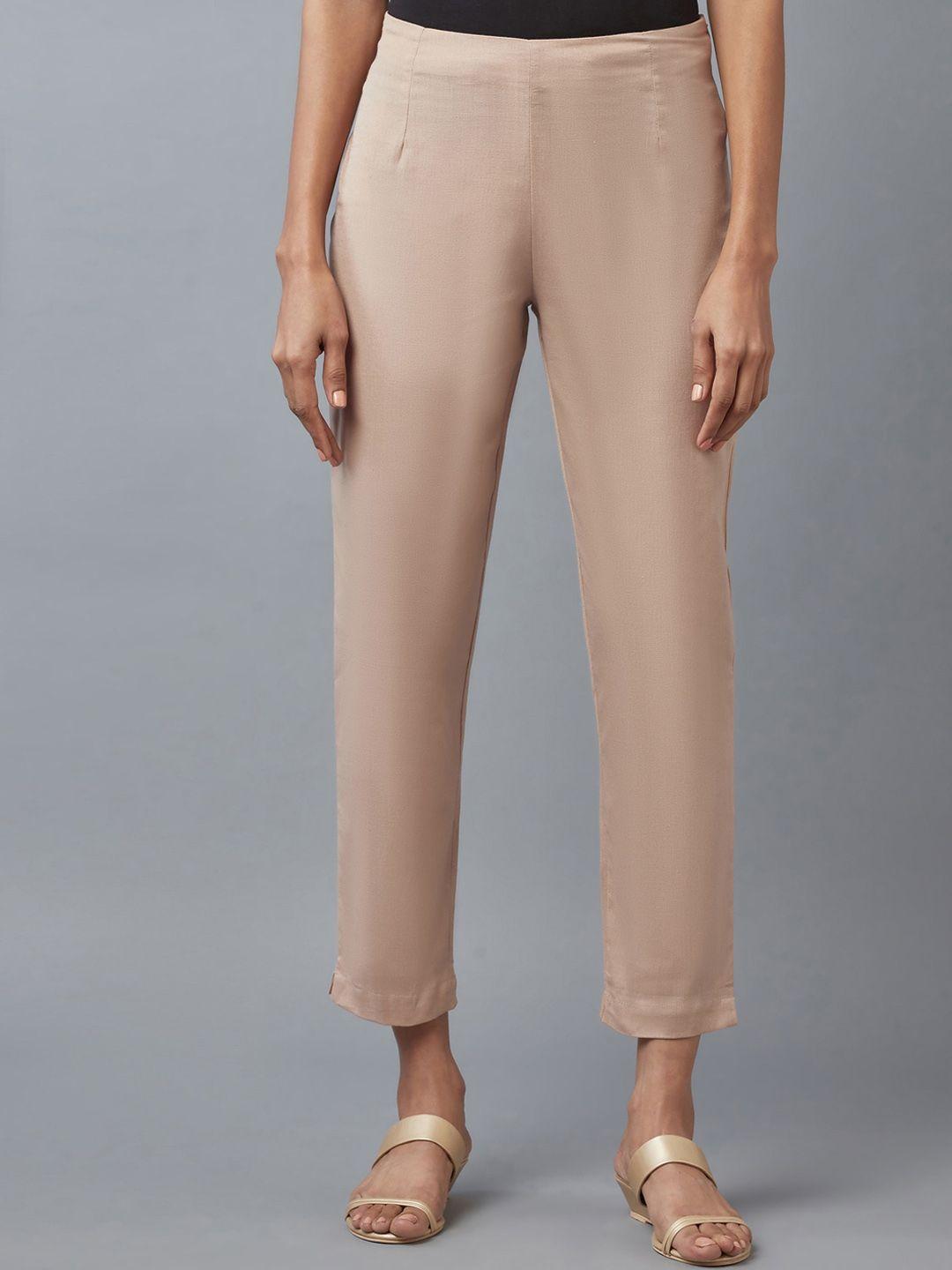 w women beige slim fit trousers