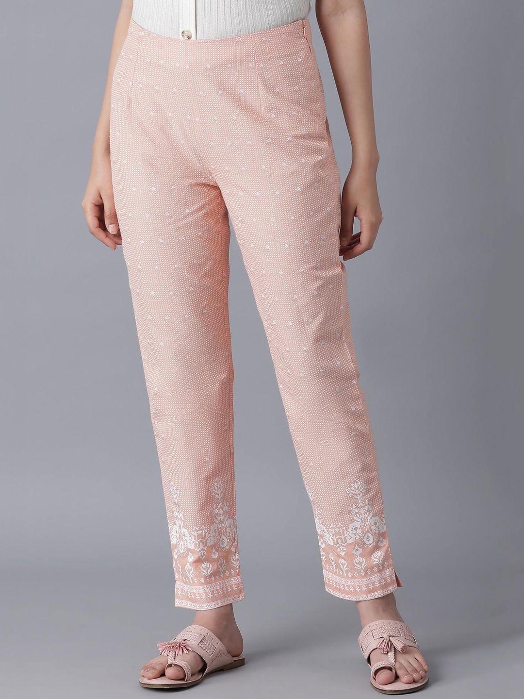 w women peach-coloured & off-white slim fit printed trousers
