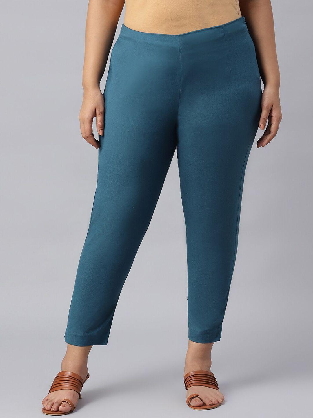 w women teal solid skinny fit trousers