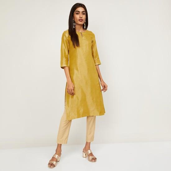 w women textured three-quarter sleeves straight kurta