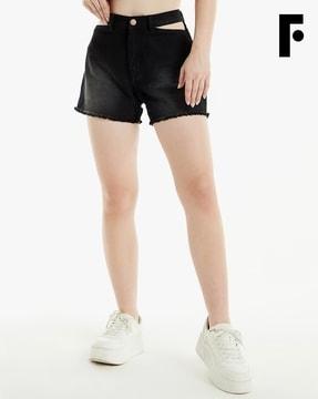 waist cut-out frayed hem shorts