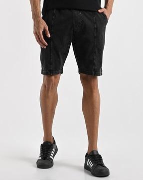 washed shorts with drawstring fastening